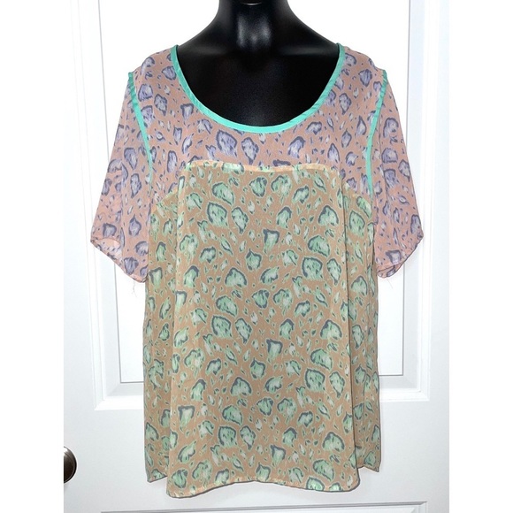 Collective Concepts Tops - Pastel colorful leopard print blouse